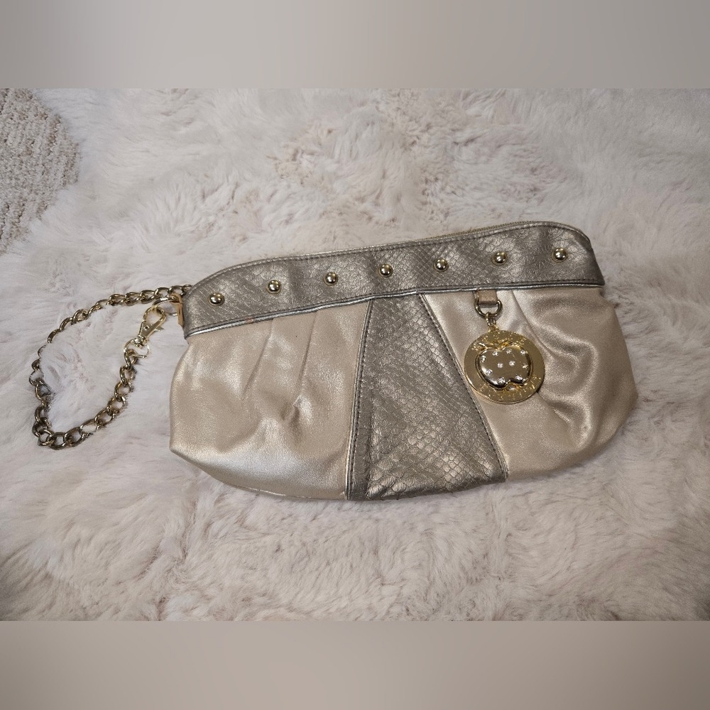 APPLE BOTTOM Clutch